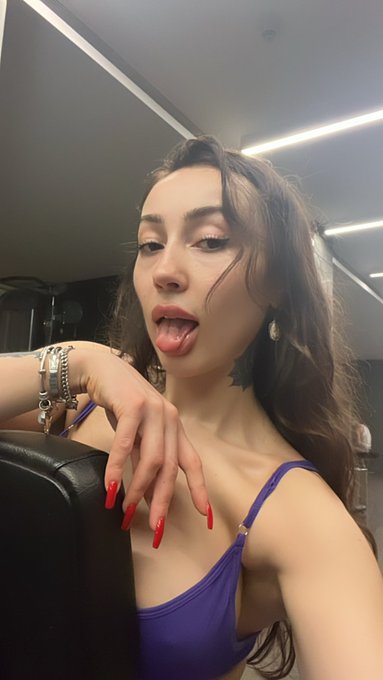 Bacaklarını iki yana açtı götünden sikmeye devam etti tiktok ifşa